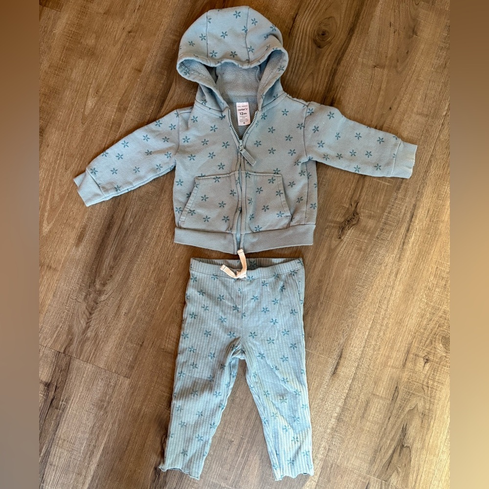 🌺10/$20 12 month Carter’s Girl’s sweater & pants set